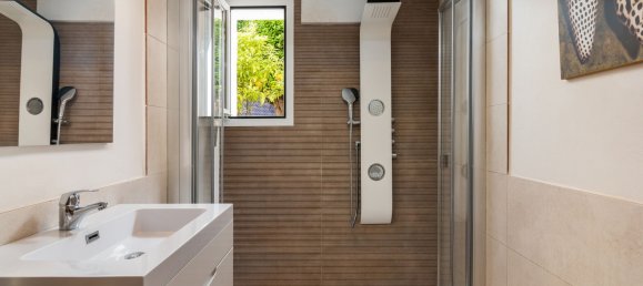 Villa de 5 dormitorios en Estepona, Spain No. 108993 3