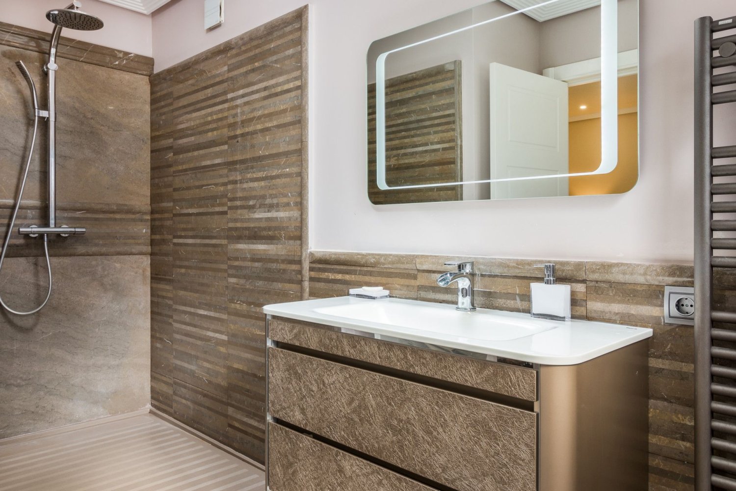 Villa de 5 dormitorios en Estepona, Spain No. 108993