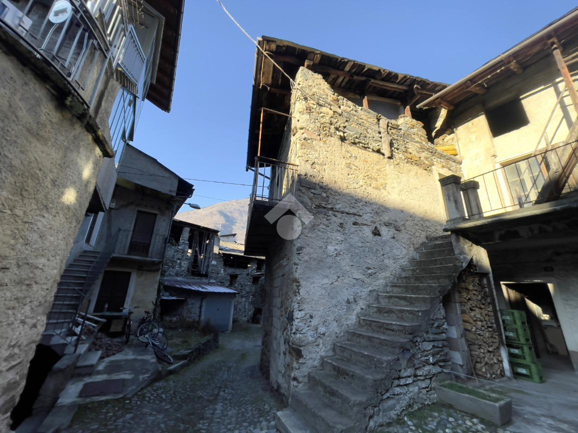 4 rooms House in Tirano, Italy No. 109079