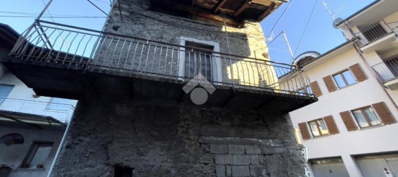 4 rooms House in Tirano, Italy No. 109079 8