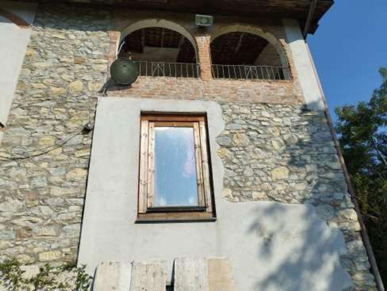 9 rooms Apartment in Cocquio-Trevisago, Italy No. 184525