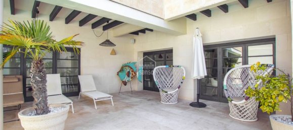 5 bedrooms Townhouse in Mahon, Spain No. 10342 2