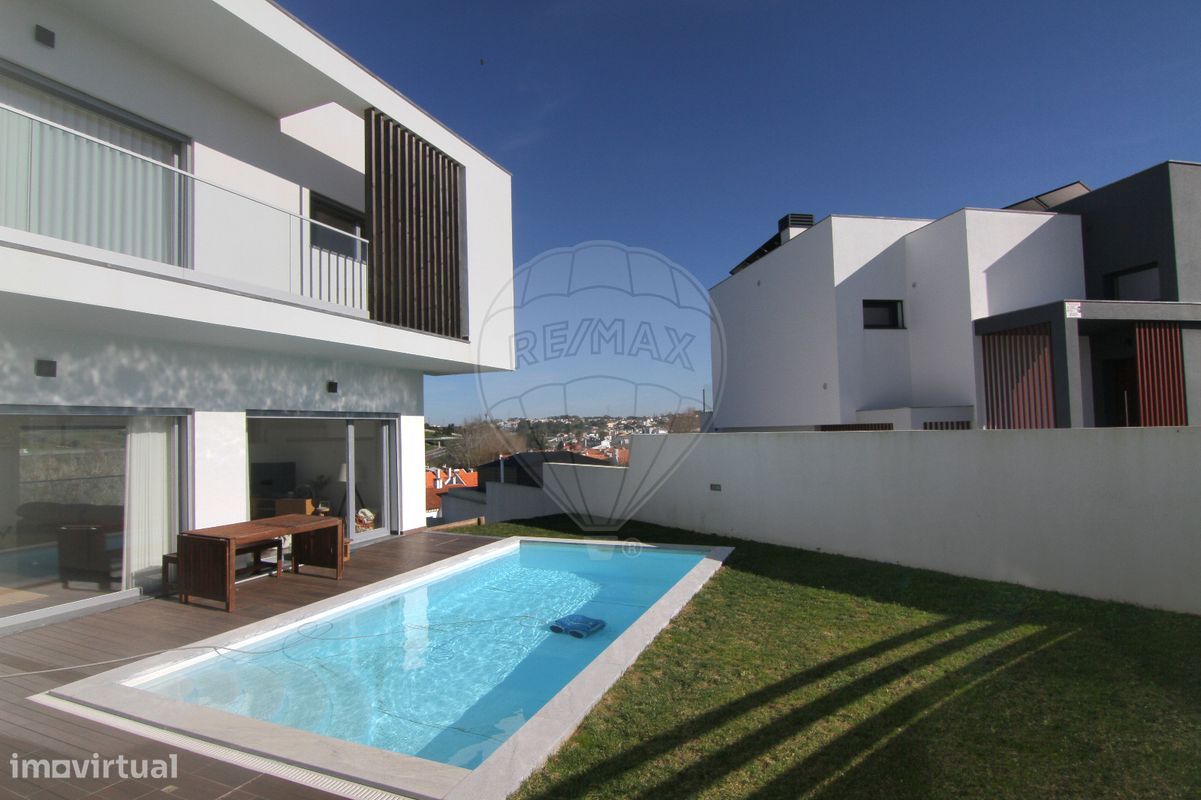 4 غرف نوم منزل في Almada, Portugal رقم 185703