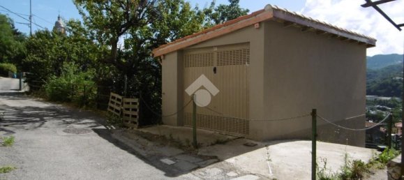 Дом с 3 комнатами в Генуя, Италия № 39464 3