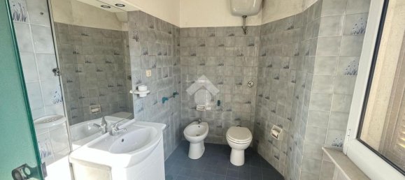 Дом с 3 комнатами в Генуя, Италия № 39464 24