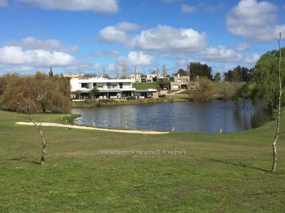 3 bedrooms House in Canelones, Uruguay No. 2771