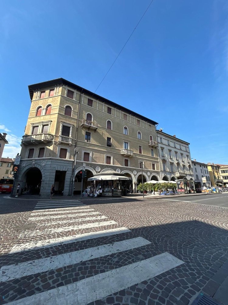 3-salle Appartement à Bergamo, Italy No. 283076