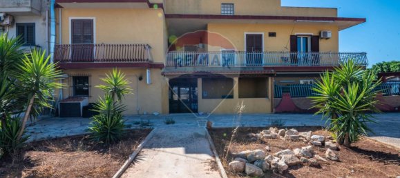 Propiedad comercial de 5 habitaciónes en Pozzallo, Italy No. 353411 2