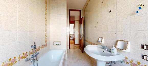 4 bedrooms Apartment in Vicenza, Italy No. 340991 16