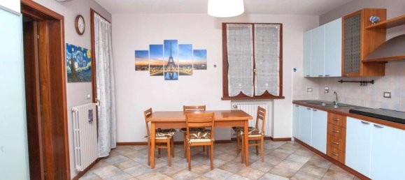 2 bedrooms Apartment in Reggio Emilia, Italy No. 22847 2