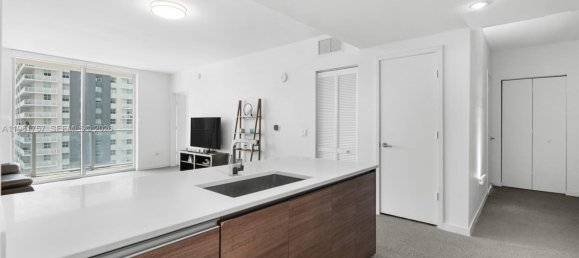 1 dormitorio propiedad comercial en venta en Miami, Miami-Dade, Florida, USA № 614435 17