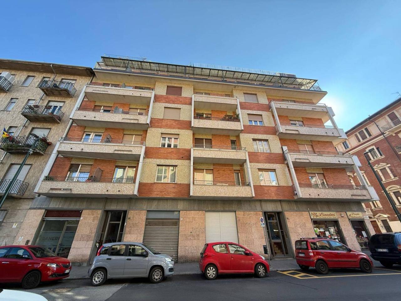 2غرفة شقة في Turin, Italy رقم 37781