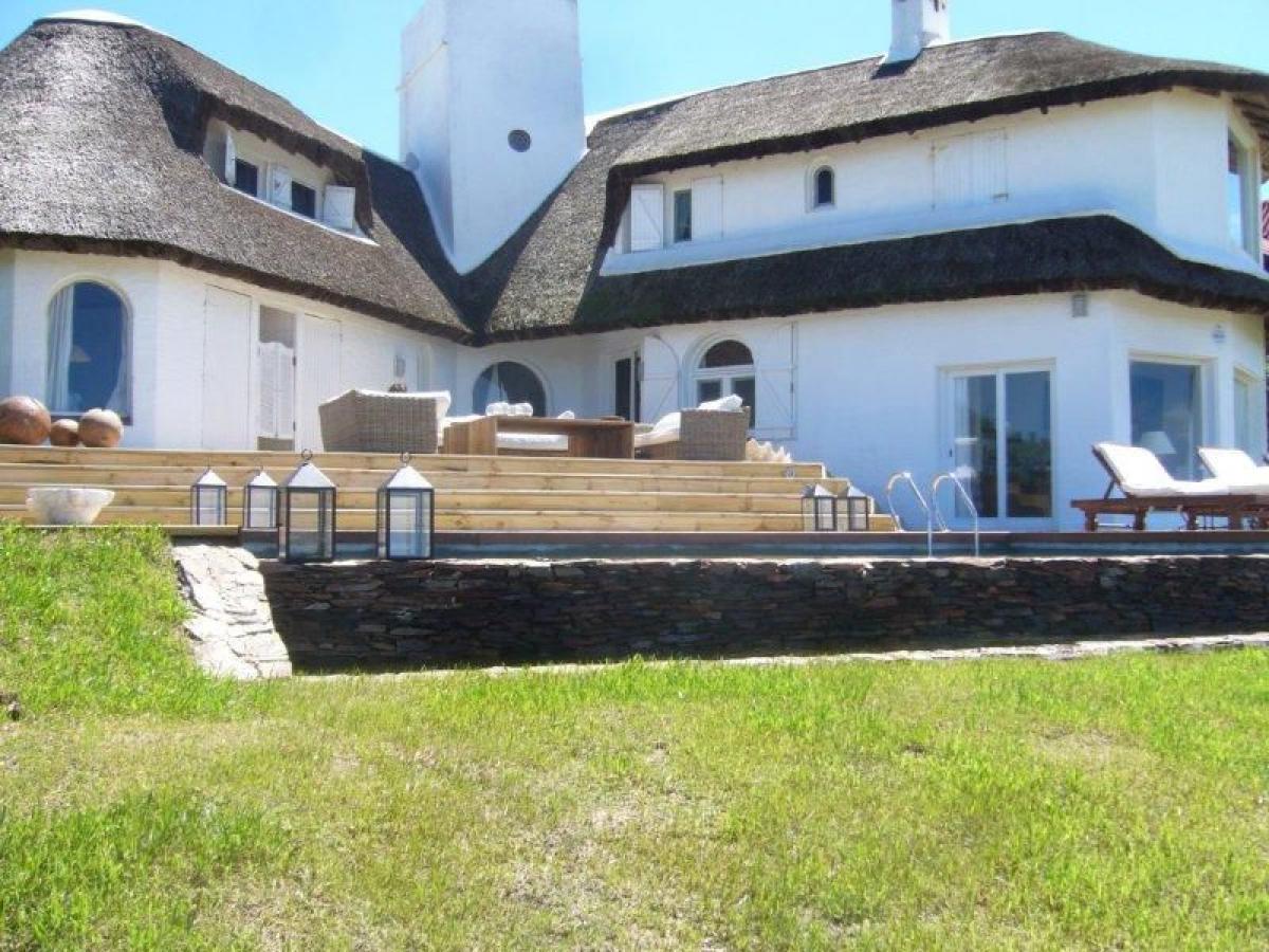 4 bedrooms House in Maldonado, Uruguay No. 10512