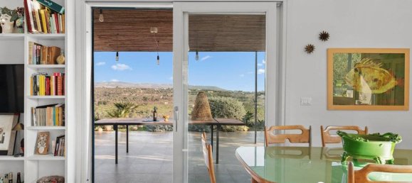 3 bedrooms Villa in Noto, Italy No. 42169 5