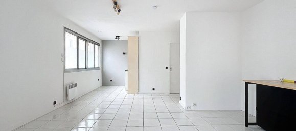 Studio in Clichy, France No. 140211 2
