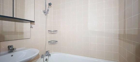 Studio in Clichy, France No. 140211 6