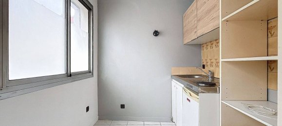 Studio in Clichy, France No. 140211 4