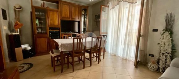 4-salle Appartement à Turin, Italy No. 273055 9