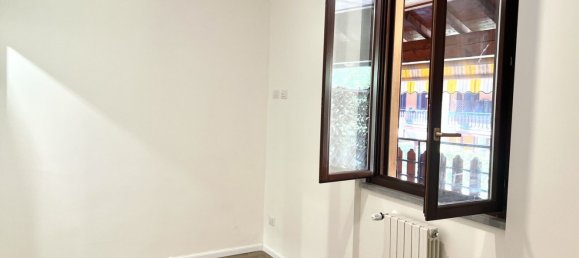 3غرفة شقة في Crema, Italy رقم 94484 33