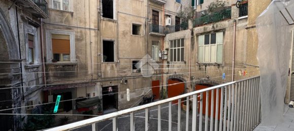 5 rooms Apartment in Naples, Italy No. 15070 12