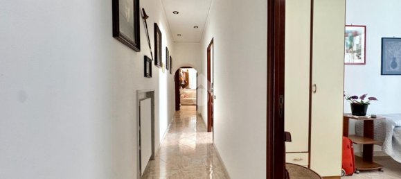 5 rooms Apartment in Naples, Italy No. 15070 30