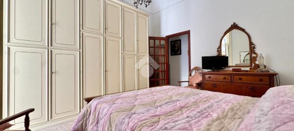 5 rooms Apartment in Naples, Italy No. 15070 11