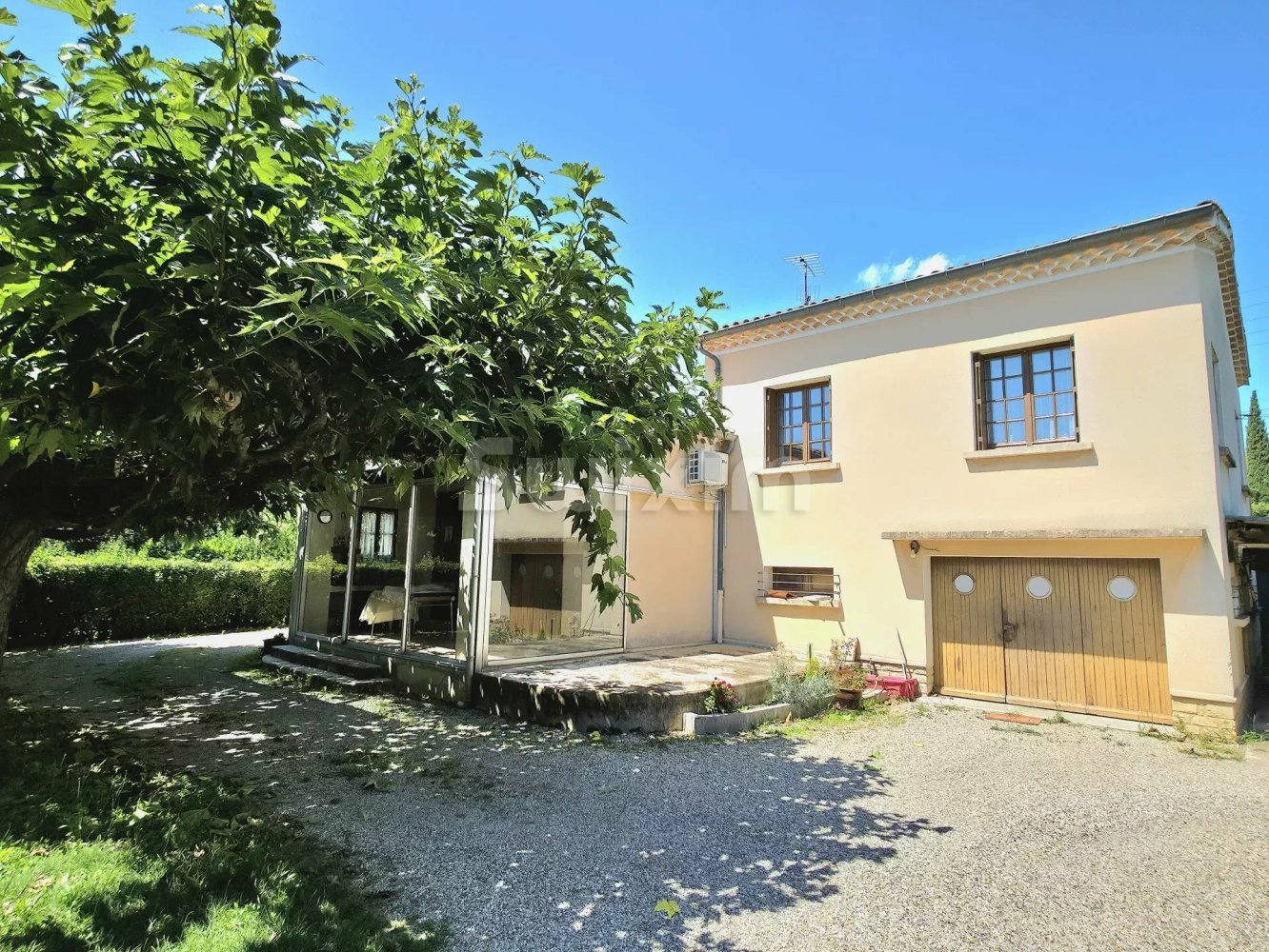 Villa de 3 dormitorios en Valreas, France No. 348510