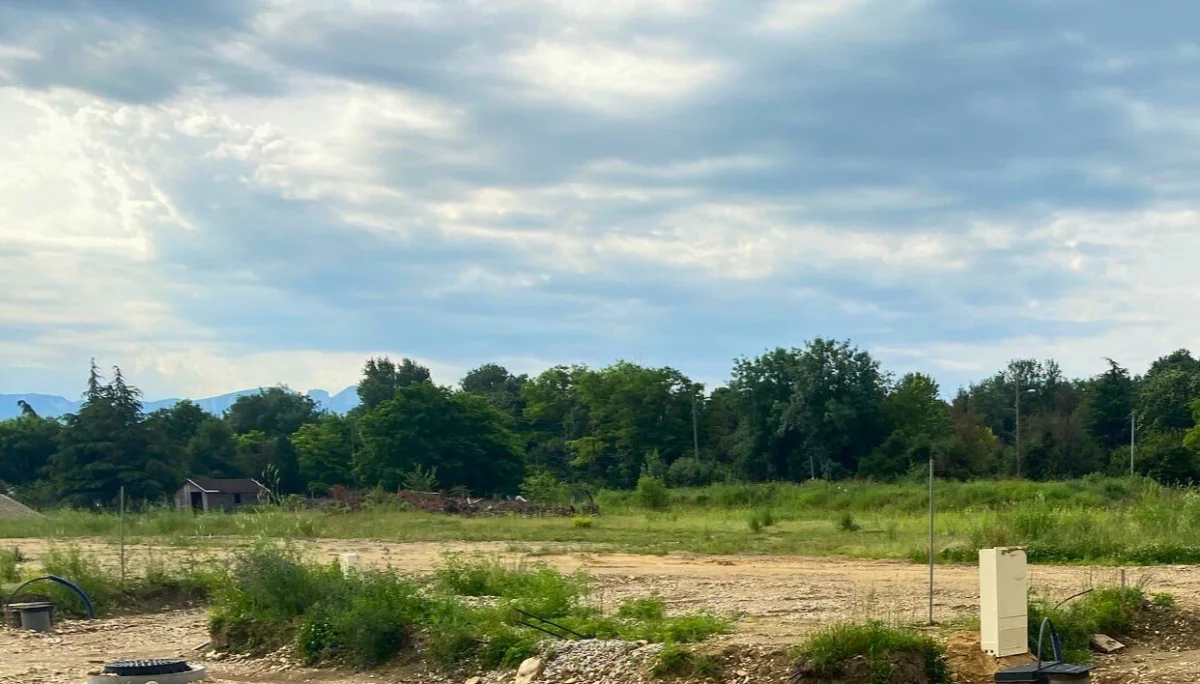 404m² Land in Chatuzange-le-Goubet, France No. 104384