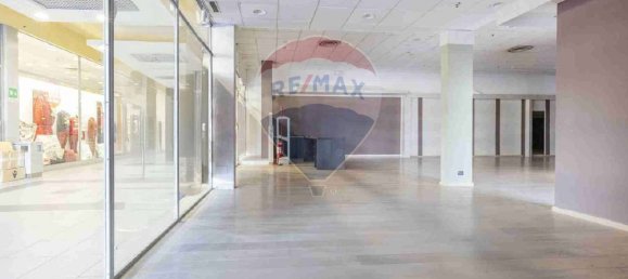 3 rooms Commercial property in Tradate, Italy No. 235092 4