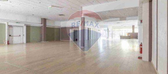 3 rooms Commercial property in Tradate, Italy No. 235092 7