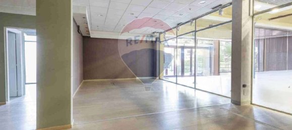 3 rooms Commercial property in Tradate, Italy No. 235092 5