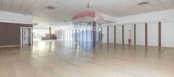 3 rooms Commercial property in Tradate, Italy No. 235092 8