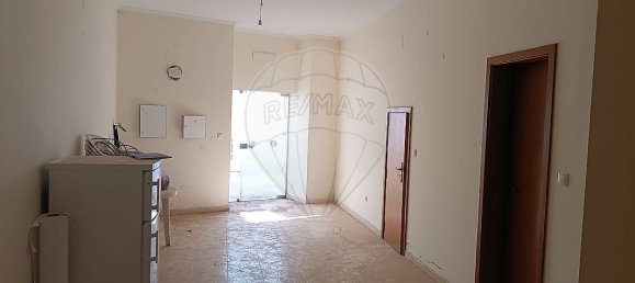 75m² Commercial property in Borba, Portugal No. 53496 4