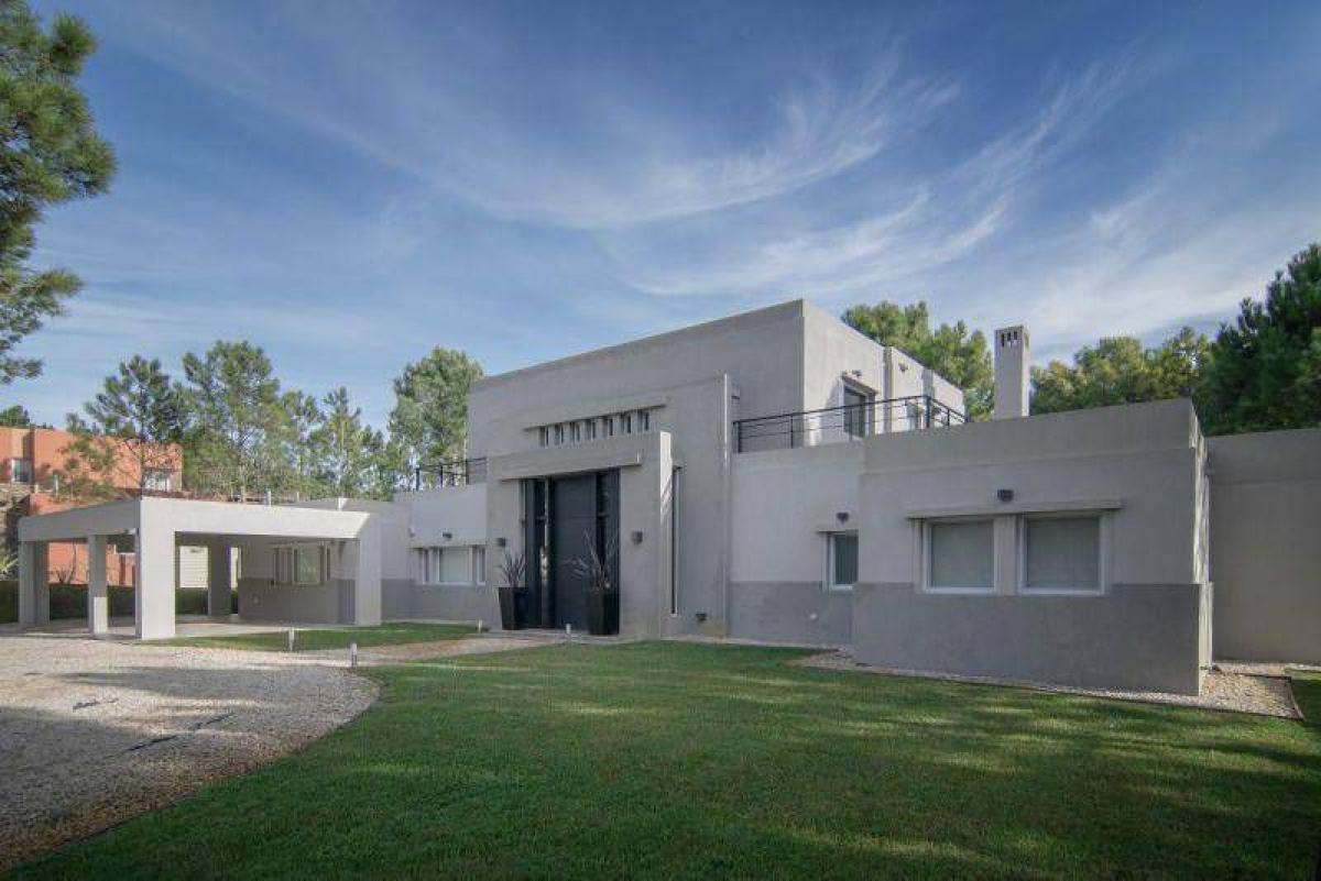 4 bedrooms House in Mar del Plata, Argentina No. 65135