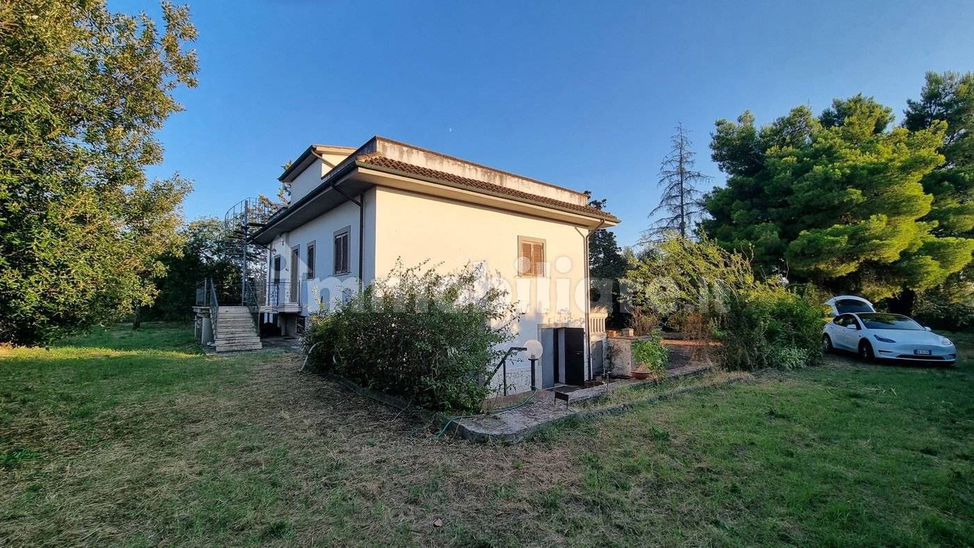 3 غرف نوم فيلا في Gallicano nel Lazio, Italy رقم 376228