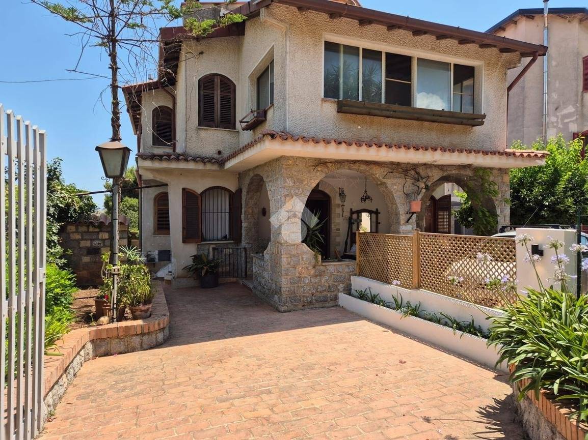 3 bedrooms Villa in Monreale, Italy No. 122736