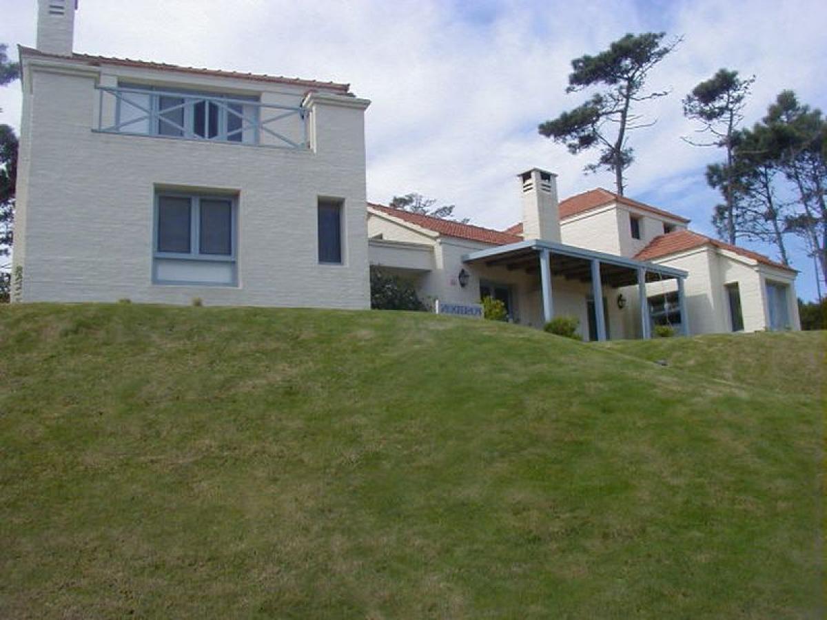4 bedrooms House in Maldonado, Uruguay No. 9226