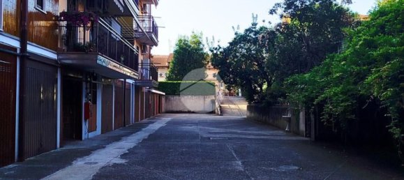 13m² Garage in Bollate, Italy No. 230023 10