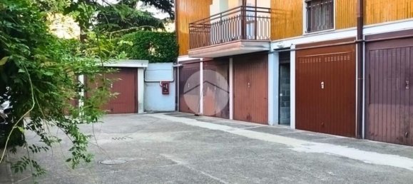 13m² Garage in Bollate, Italy No. 230023 8