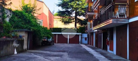 13m² Garage in Bollate, Italy No. 230023 9