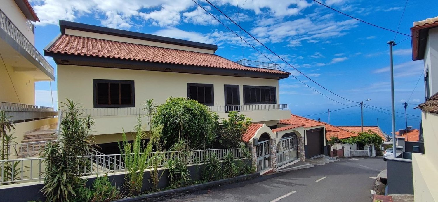 4 bedrooms Townhouse in Calheta, Portugal No. 137193