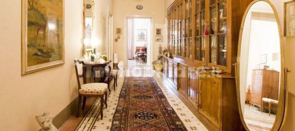 6 bedrooms Villa in Lucca, Italy No. 137669 10