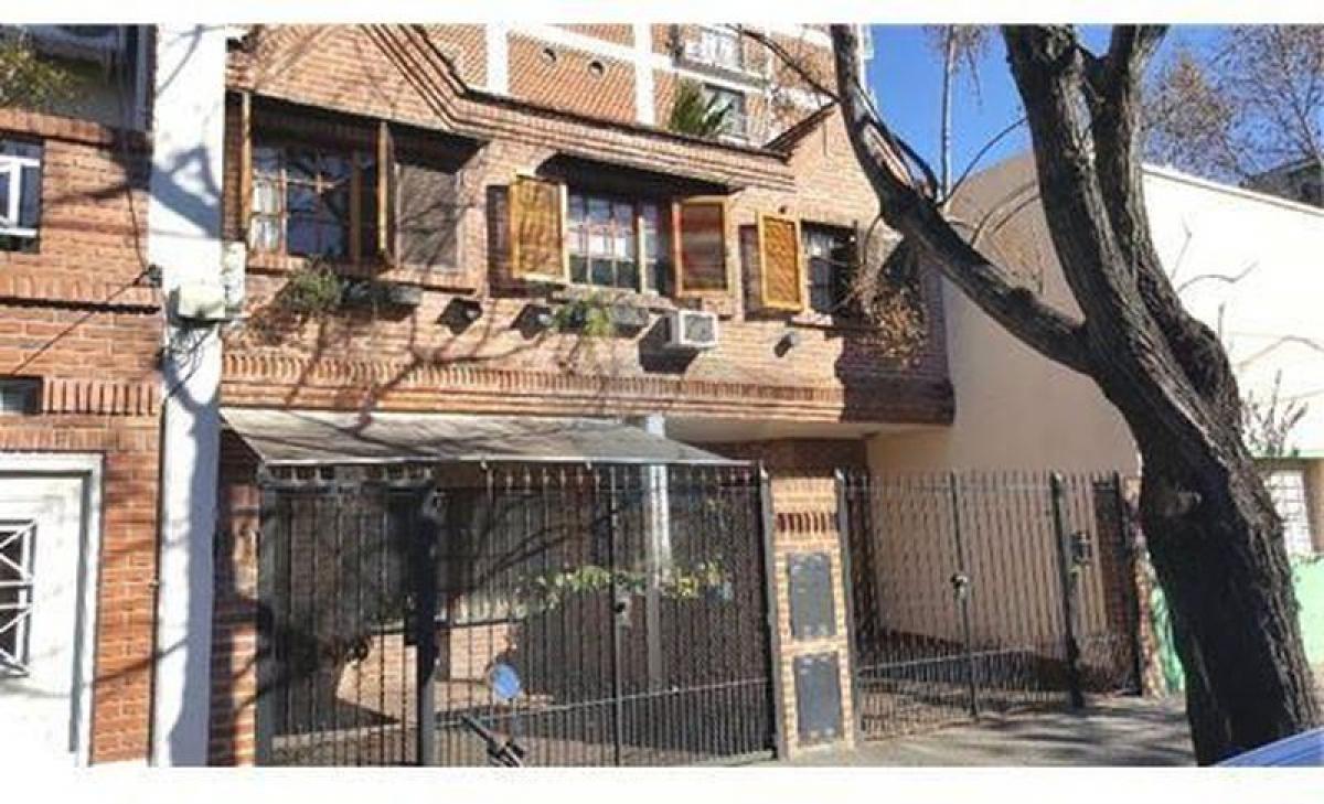 Casa de 3 dormitorios en Buenos Aires, Argentina No. 79059