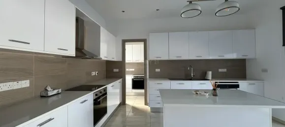 3 bedrooms Villa in Limassol, Cyprus No. 4357 6