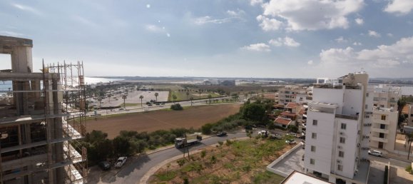 2 bedrooms Apartment in Larnaca, Cyprus No. 5669 6