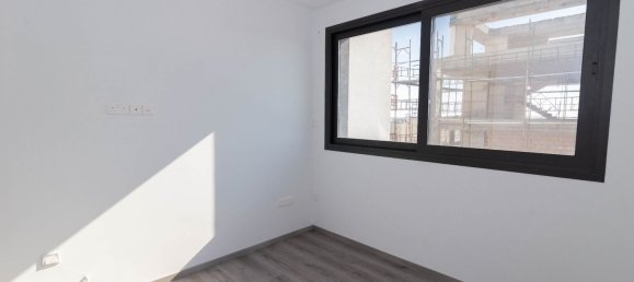 2 bedrooms Apartment in Larnaca, Cyprus No. 5669 23