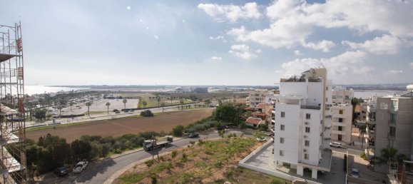 2 bedrooms Apartment in Larnaca, Cyprus No. 5669 7