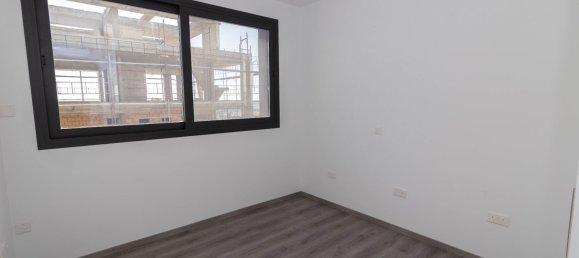 2 bedrooms Apartment in Larnaca, Cyprus No. 5669 12