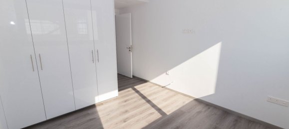 2 bedrooms Apartment in Larnaca, Cyprus No. 5669 24