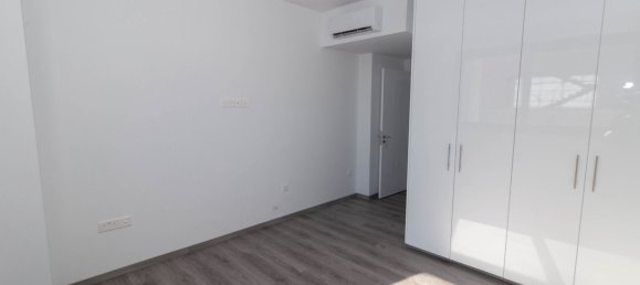 2 bedrooms Apartment in Larnaca, Cyprus No. 5669 2
